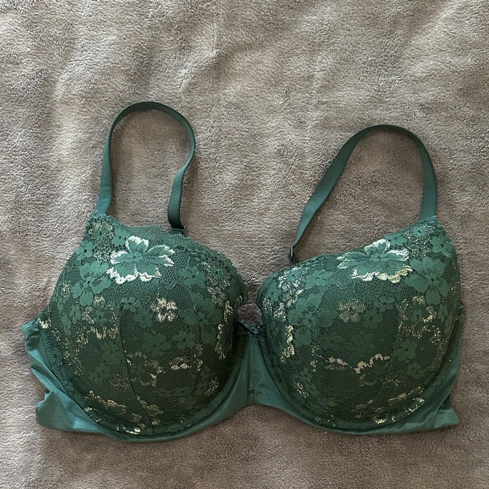 Victoria's Secret Emerald Lace Bra